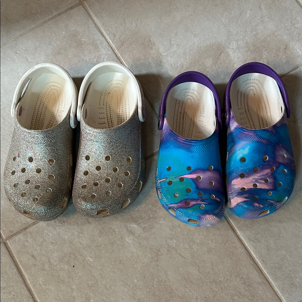 2 pair CROCS Kids Glitter Silver Croc & Blue Purple Galaxy Crocs-sizes 3 & 4